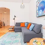 Gorgeous And Flat W. View To Charmy Square Apartament Porto