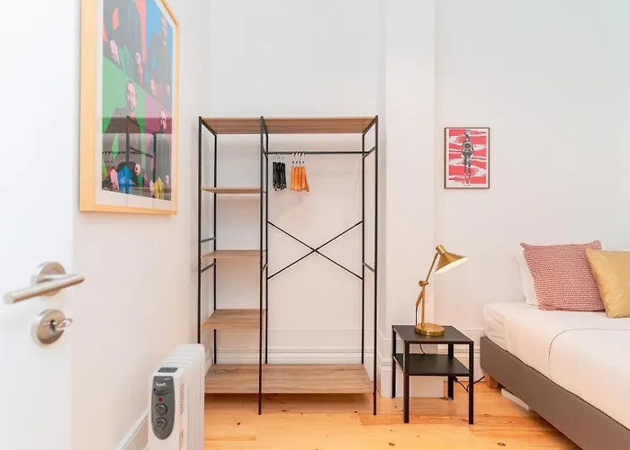 Gorgeous And Flat W. View To Charmy Square *