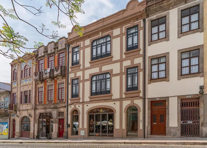 Gorgeous And Flat W. View To Charmy Square *