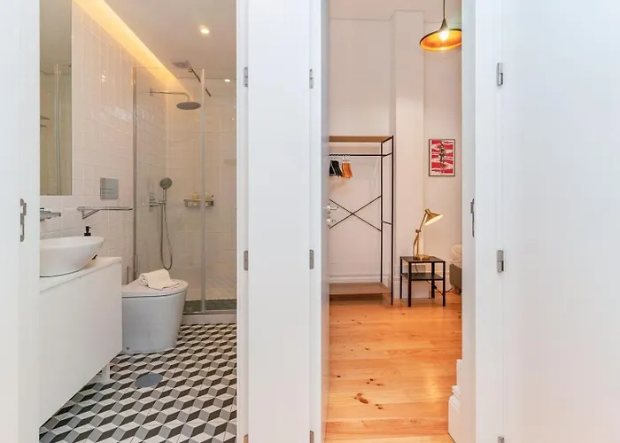 Gorgeous And Flat W. View To Charmy Square