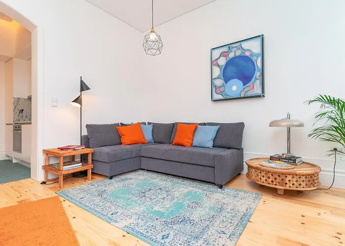 Gorgeous And Flat W. View To Charmy Square