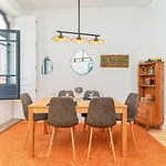 Διαμέρισμα Gorgeous And Flat W. View To Charmy Square