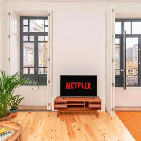 Apartment Gorgeous And Flat W. View To Charmy Square *