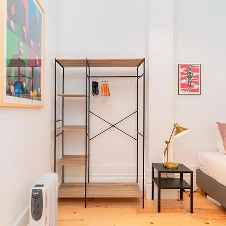 Gorgeous And Flat W. View To Charmy Square *