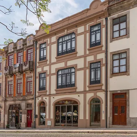 Gorgeous And Flat W. View To Charmy Square *