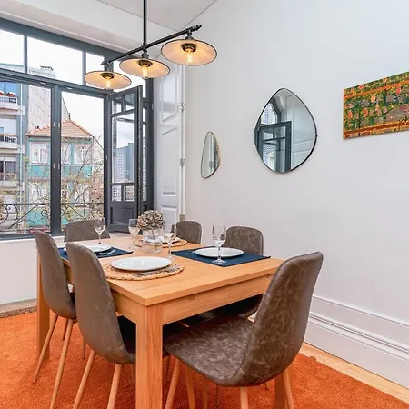 Gorgeous And Flat W. View To Charmy Square Appartement Oporto