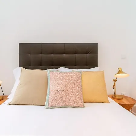 Appartement Gorgeous And Flat W. View To Charmy Square Oporto