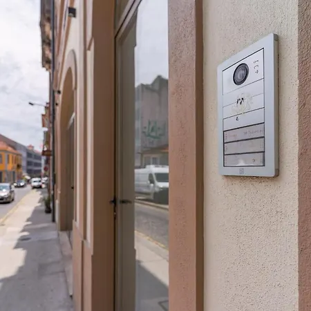 Appartement Gorgeous And Flat W. View To Charmy Square Oporto