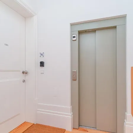 Appartement Gorgeous And Flat W. View To Charmy Square Oporto