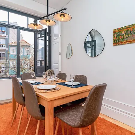 公寓 Gorgeous And Flat W. View To Charmy Square