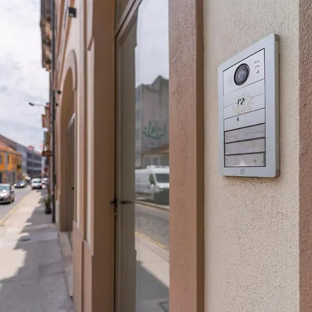 公寓 Gorgeous And Flat W. View To Charmy Square *