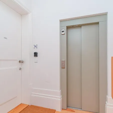 Gorgeous And Flat W. View To Charmy Square 波尔图