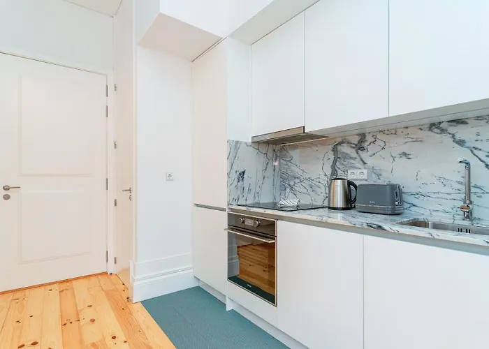 Gorgeous And Flat W. View To Charmy Square Porto