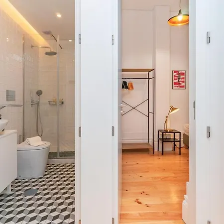 Gorgeous And Flat W. View To Charmy Square