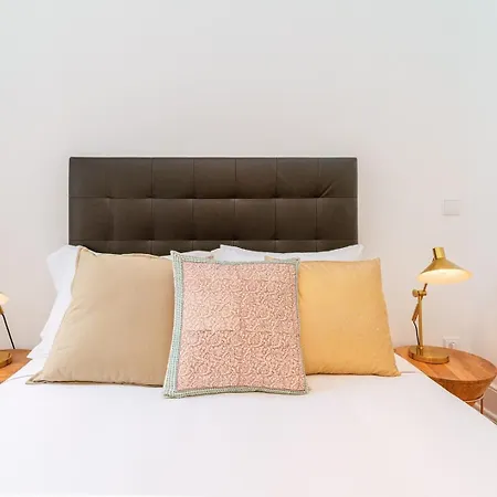 Gorgeous And Flat W. View To Charmy Square Porto